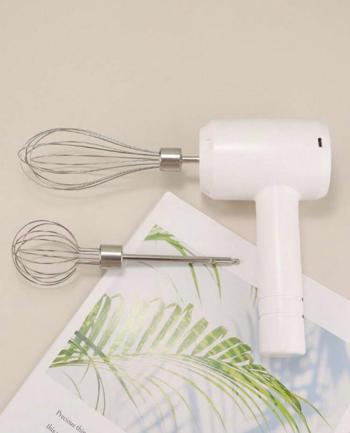 Handheld wireless electric mixer