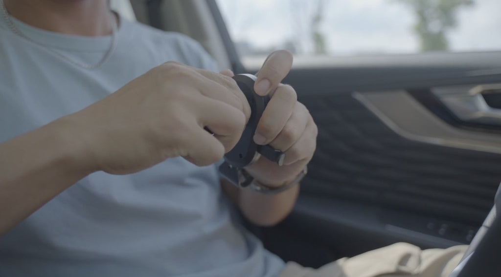 Auto locking car phone holder